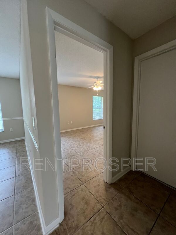 Building Photo - 360 Vincent Dr