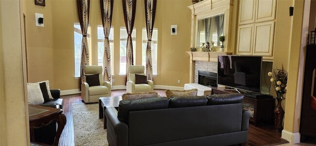 Building Photo - 1001 Llano Trce