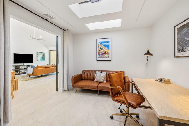 Building Photo - 179 Gran Via