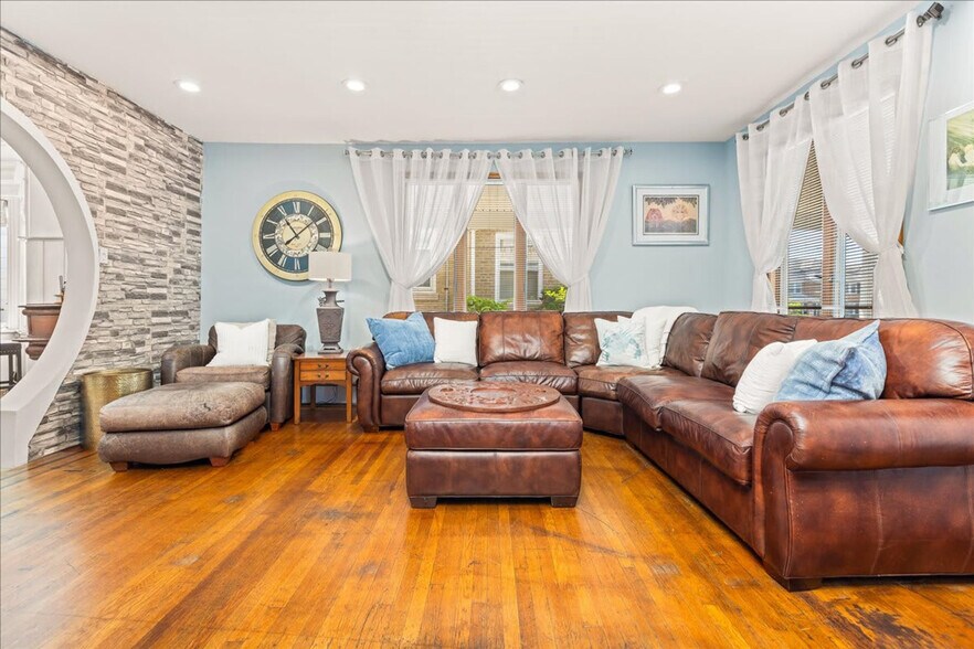 Building Photo - 27 S Oakland Ave