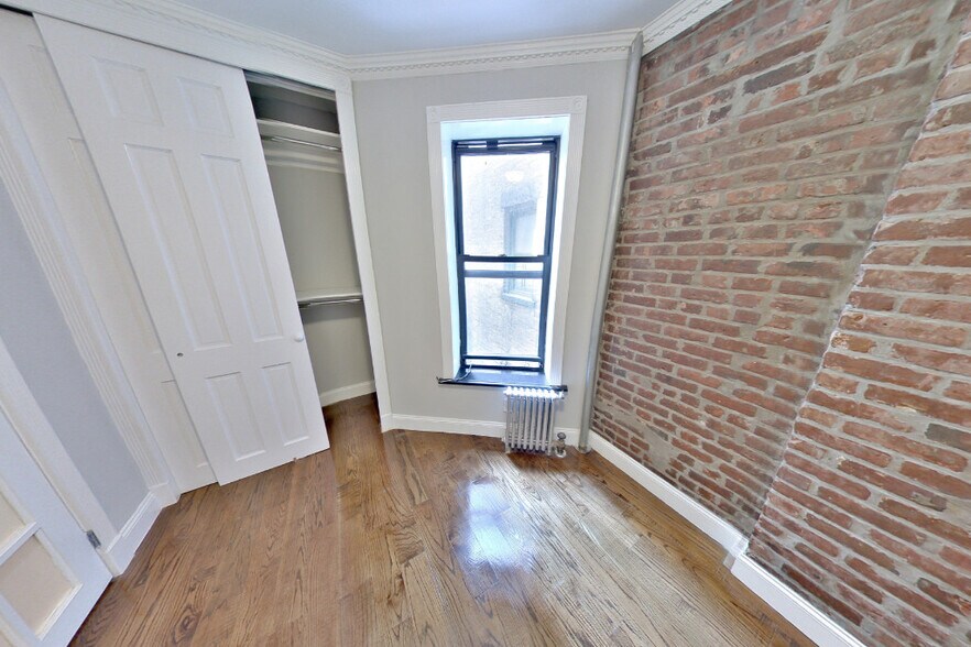 Building Photo - 120 E 102nd St