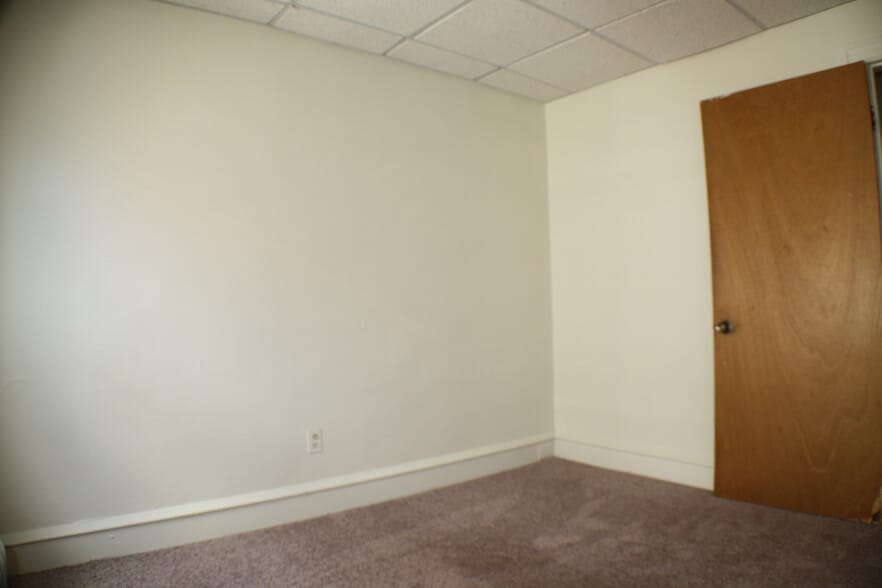 Building Photo - 703 W Haverford Rd