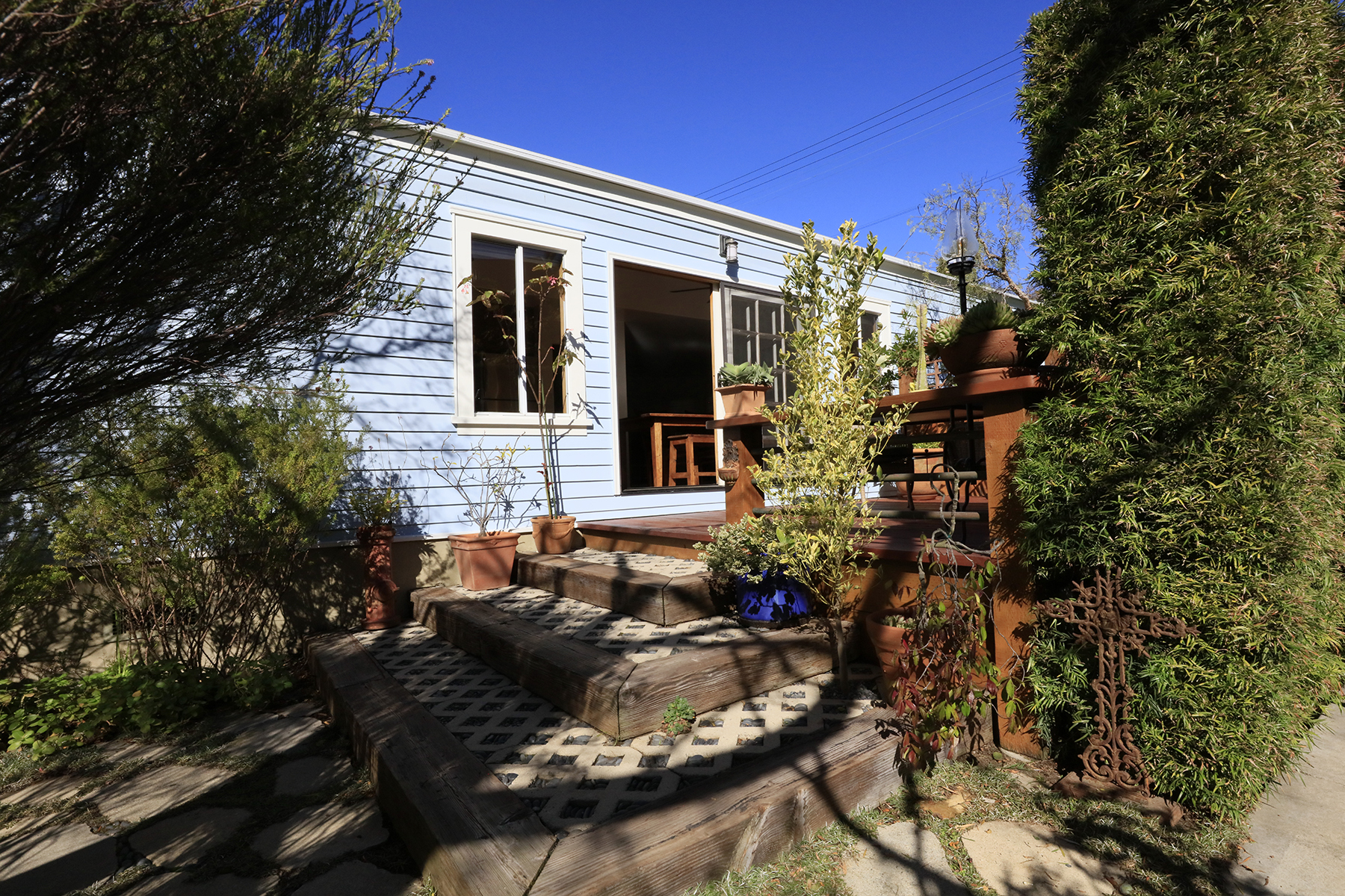 Steps to Patio Deck - 1333 6th Ave