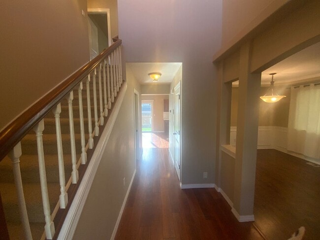 Building Photo - Beautiful Spanaway Home! Apply Today