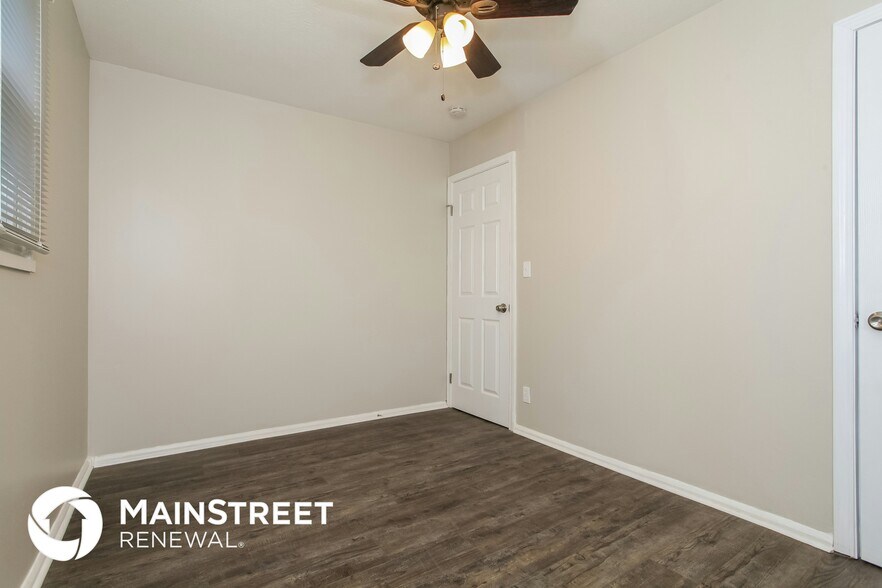 Building Photo - 5806 Alanadale Dr
