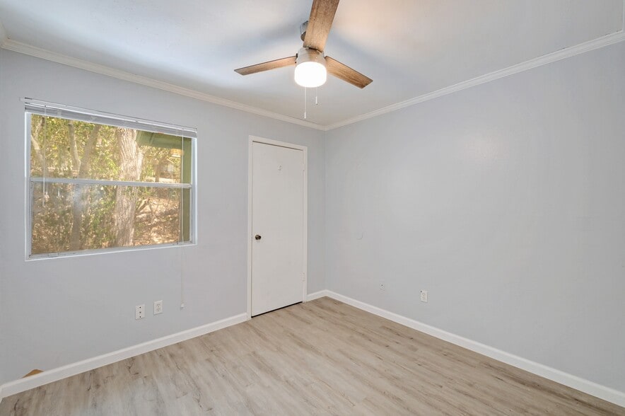 Building Photo - 801 Bracewood Cir