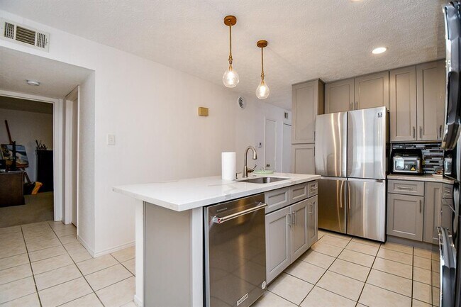 Building Photo - 12633 Memorial Dr