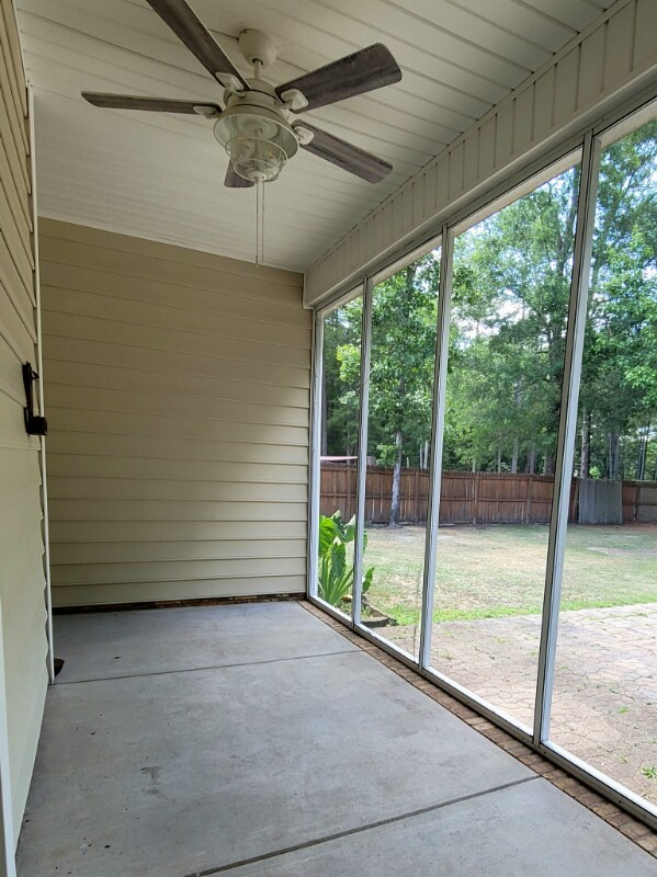 Building Photo - 5833 Kindley Dr