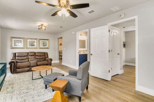 Building Photo - Charming 3-Bedroom, 2-Bath Home Near Downtown Pensacola