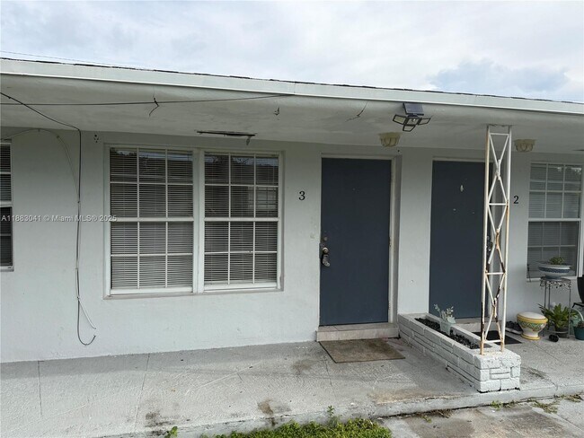 Building Photo - 16020 NE 19th Ct