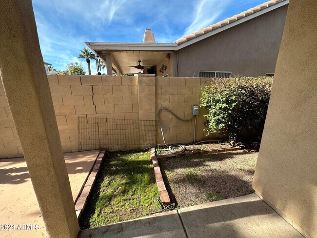 Building Photo - 2301 E Beachcomber Dr