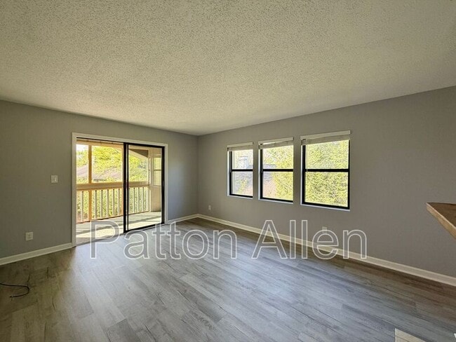 Building Photo - 2406 Abbey Cir