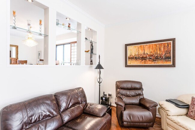 Building Photo - Stunning 4 Bedroom 3 and a Half Bath Bethe...