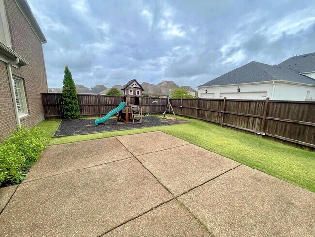 Building Photo - 1820 Enclave Hollow Ln E