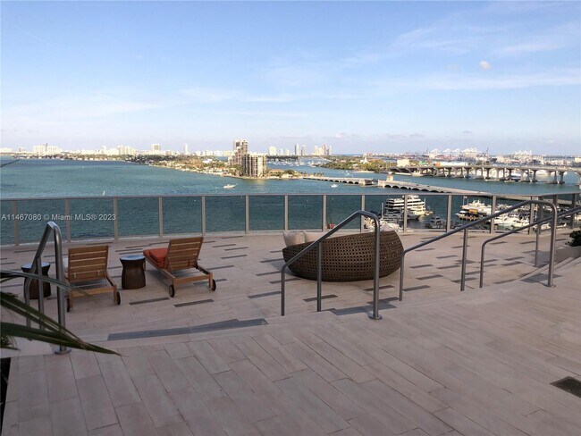 Building Photo - 488 NE 18th St