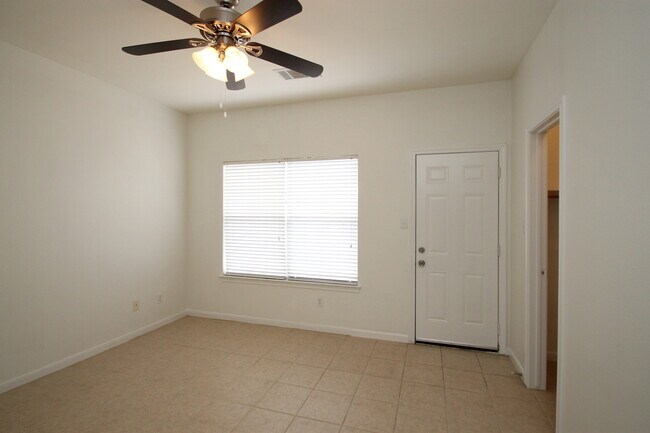 Building Photo - 2817 Southampton Way