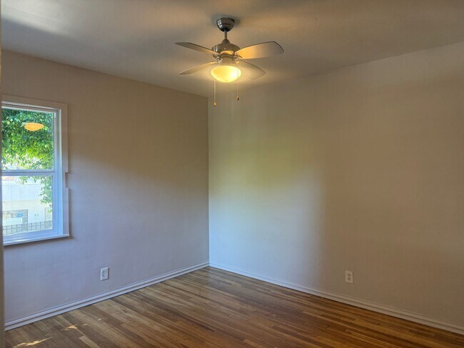 Building Photo - 1313 Douglas St