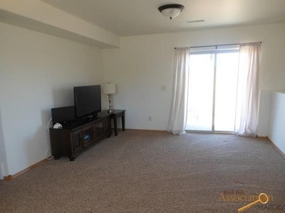 Building Photo - 4 BEDROOM | 2 BATH | SPLIT FOYER HOUSE | GARAGE | RAPID VALLEY