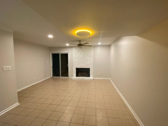 Building Photo - 6368 Baker Ct