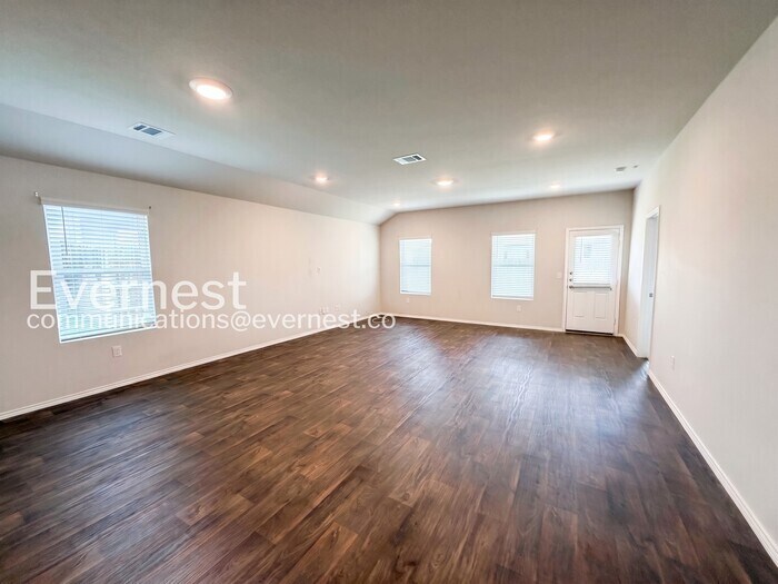 Building Photo - 6025 Montrelia Dr