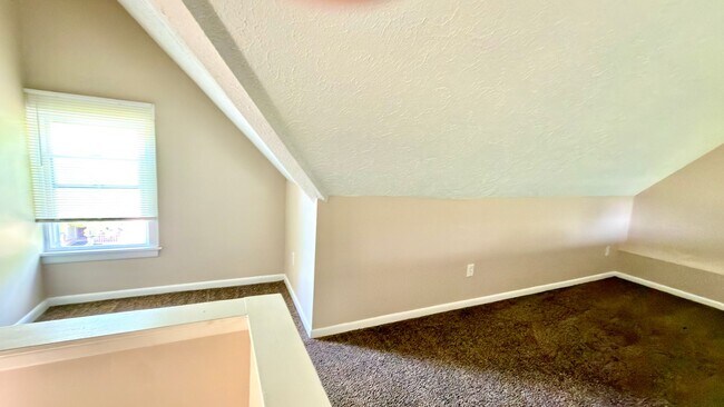 Building Photo - 451 Averill Ave