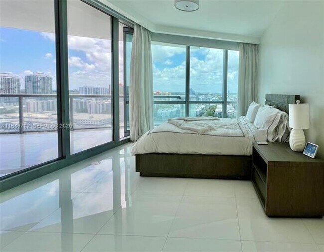 Building Photo - 17121 Collins Ave