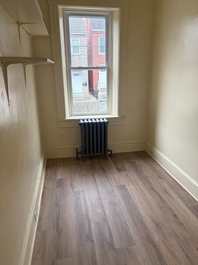 Building Photo - 121 Laurel St