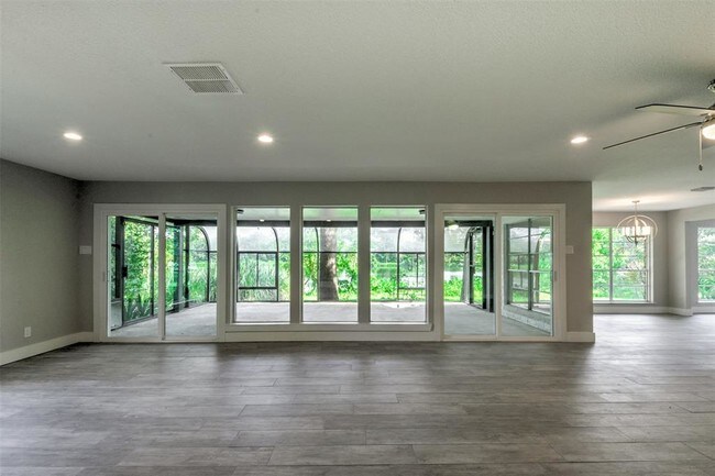 Building Photo - 915 Brook Forest Dr