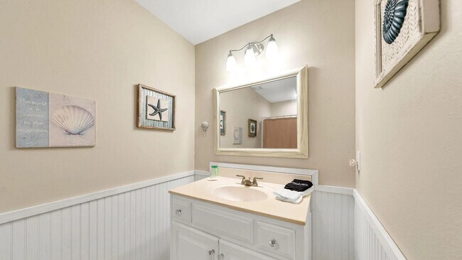 Building Photo - 445 Gulf Shore Dr