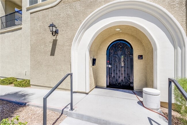 Building Photo - 2555 Hampton Rd