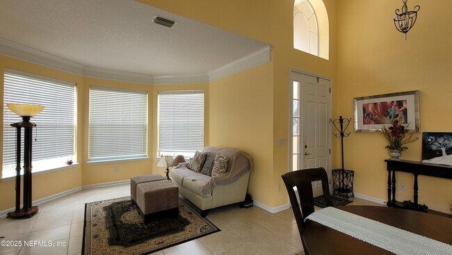 Building Photo - 8247 Hedgewood Dr