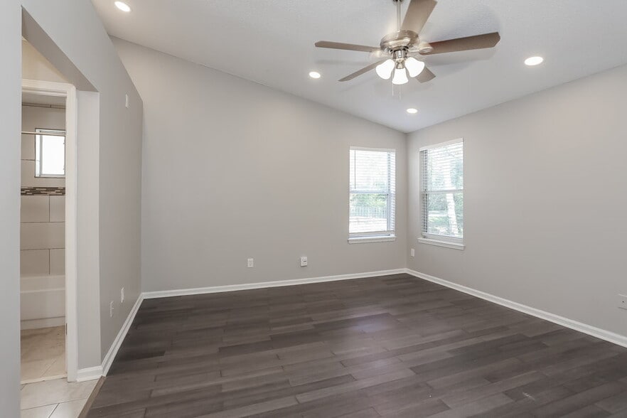 Building Photo - 7862 Aquarius Cir S