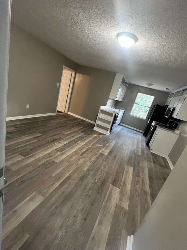 Building Photo - 10405 Riverbend Cir