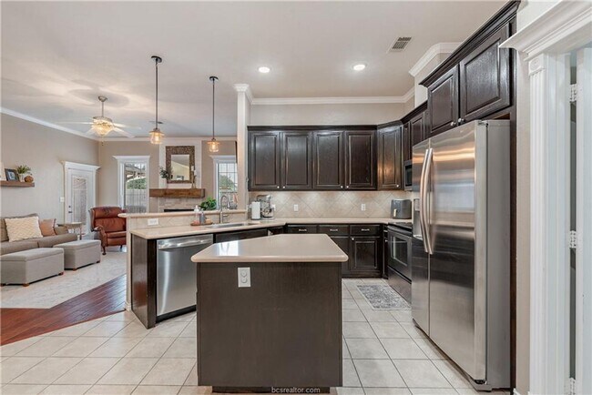 Building Photo - Beautiful 3 Bed, 2 Bath in Castlegate