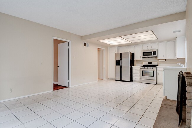 Building Photo - 20 Comanche Cir