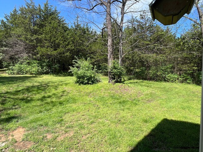 Building Photo - 3 bed, 2 bath, 2 car garage Home on 5 Acres