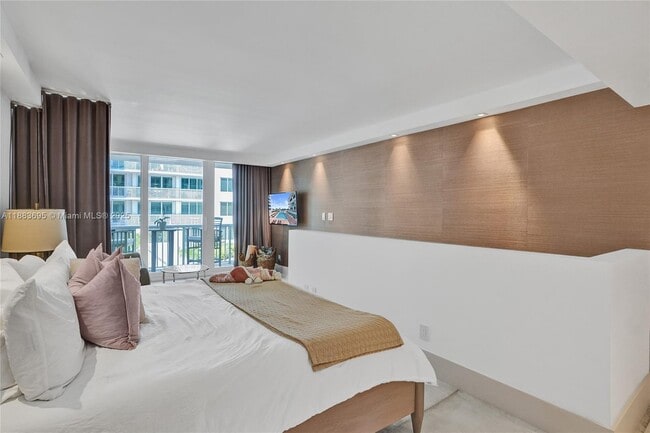 Building Photo - 5401 Collins Ave