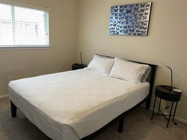 Building Photo - 31 W Spindle Tree Cir