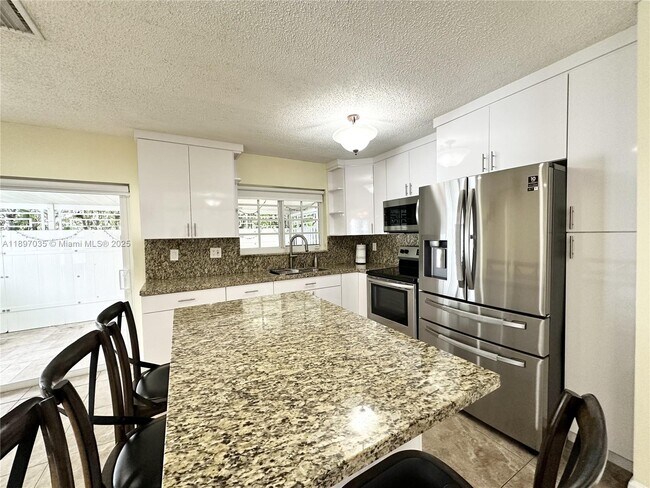 Building Photo - 6097 SW 128th Ct
