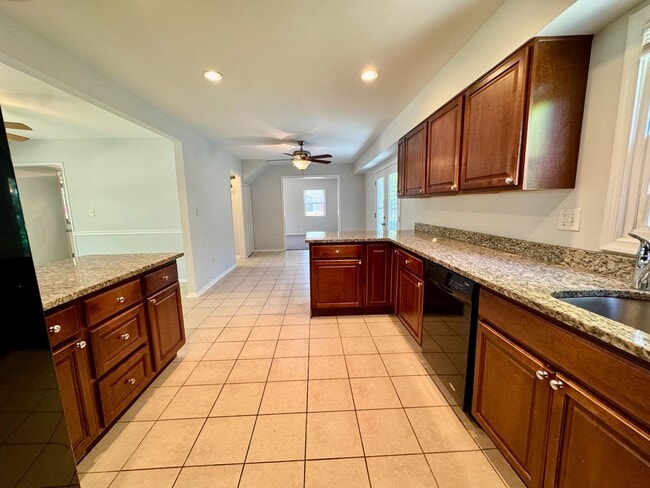 Building Photo - 2911 Tallow Ln