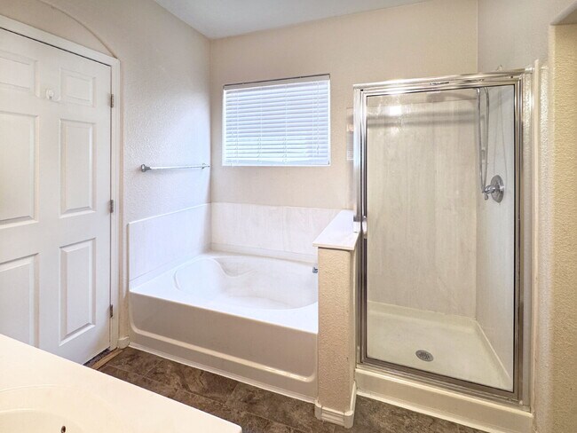 Building Photo - Stunning Cabezon Area Home!