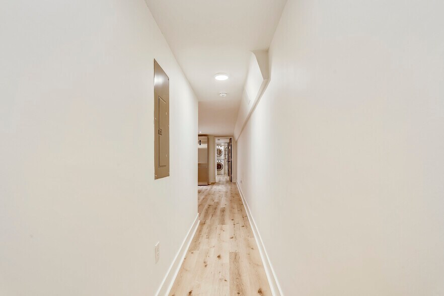 Building Photo - 1855 Mintwood Pl NW