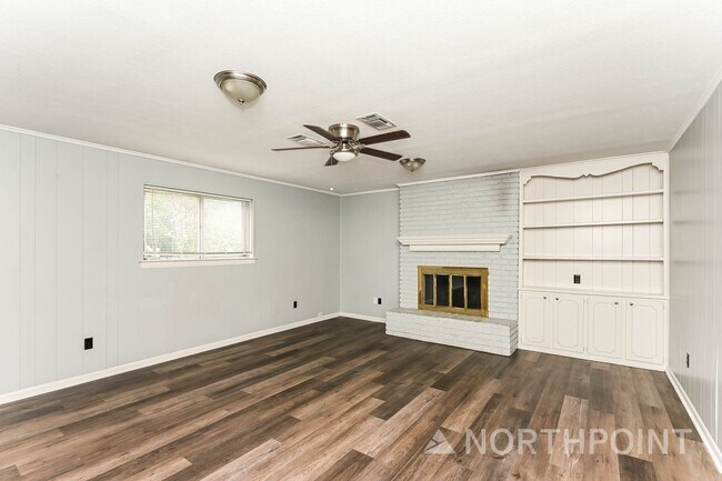 Building Photo - 3 BR/2BA | Updated Single Family Home | 2-Car Garage Parking | Large Front Porch!