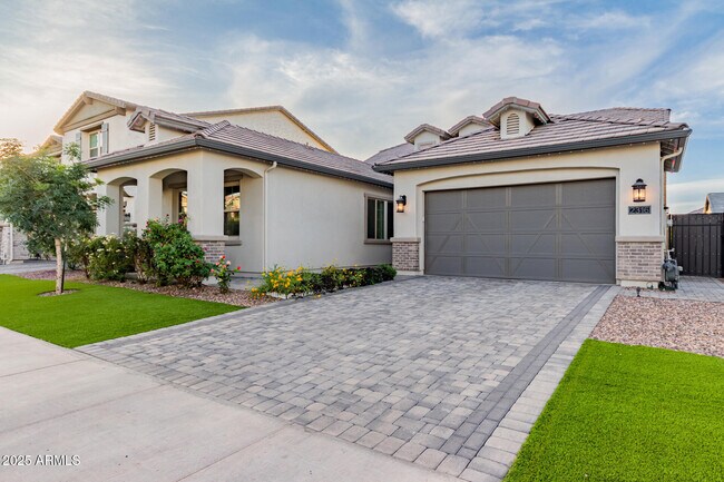 Building Photo - 2316 E Canary Dr