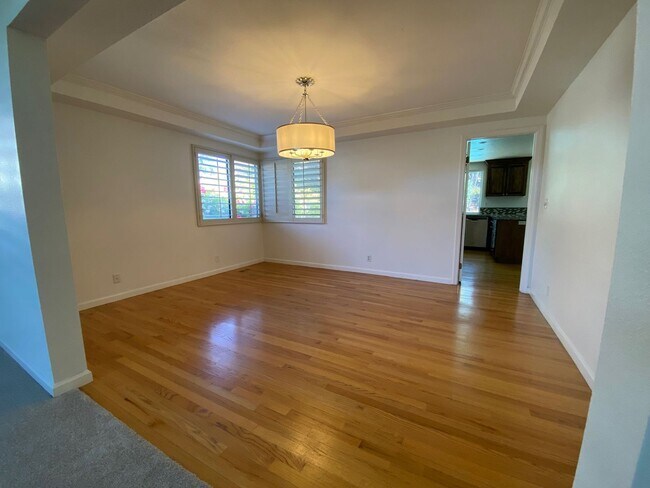 Building Photo - ALMADEN VALLEY - Sharp home with 4 large bedrooms (plus bonus room) and 3 full bathrooms, pool.