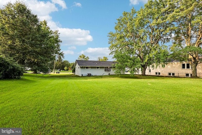 Building Photo - 7200 Vellex Ln
