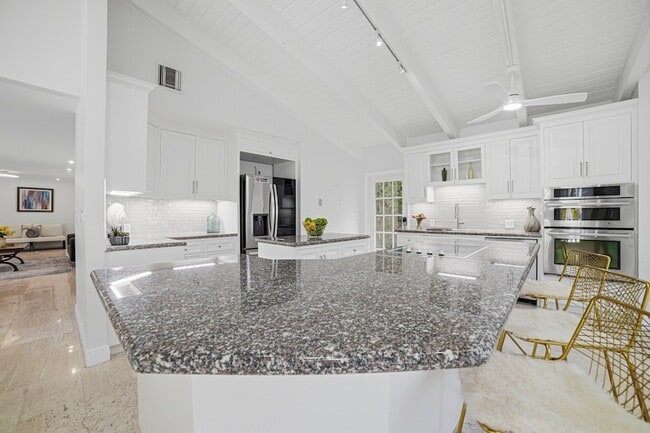 Building Photo - 2519 Barcelona Dr