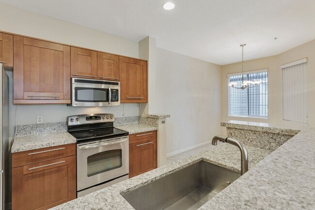 Building Photo - 2-Bedroom Condo in Prime Sunnyvale Location Near Tech Hubs