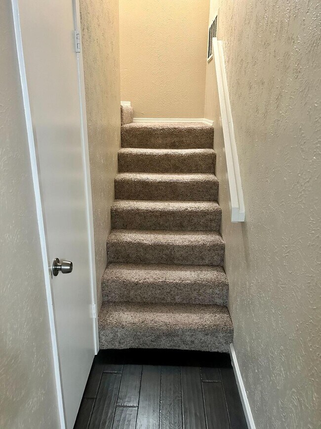 Building Photo - 919 S Weatherred Dr