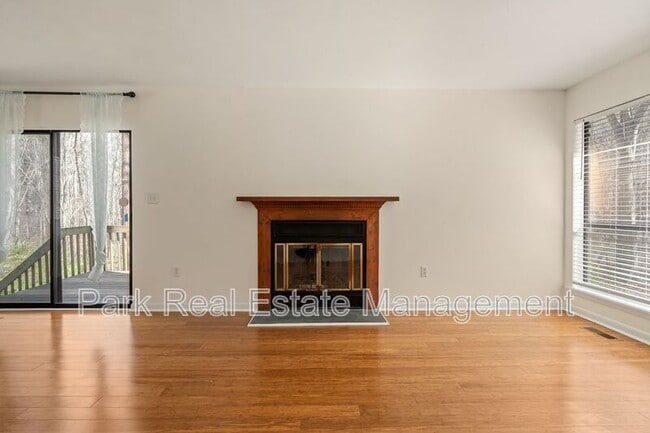 Building Photo - 222 Poplar St